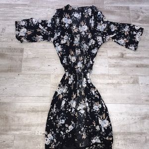 FOREVER 21 Women’s floral kimono